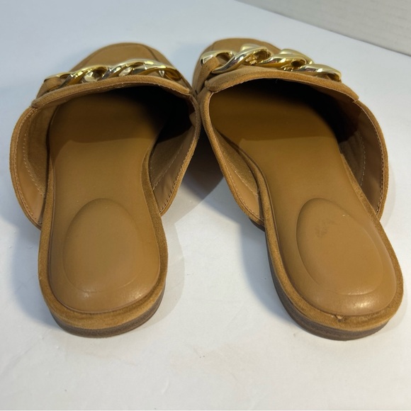 Elegant Tan‎ Loafers with Gold Chain Detail size 7 Preowned - Picture 4 of 9
